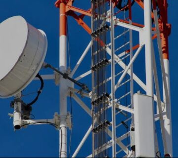 Network mast broadcasting internet signal for improved internet speed in Uganda
