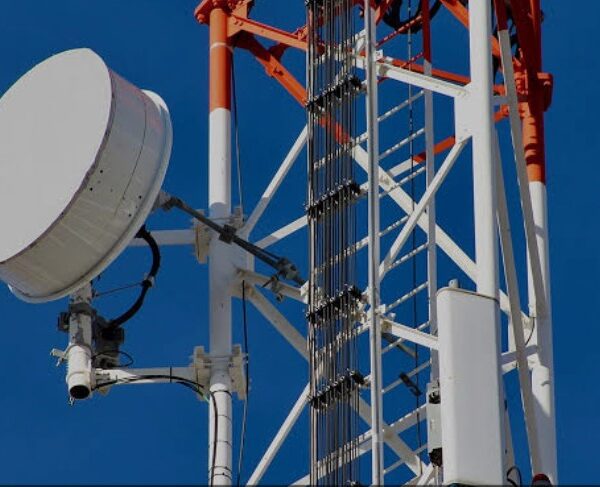 Network mast broadcasting internet signal for improved internet speed in Uganda
