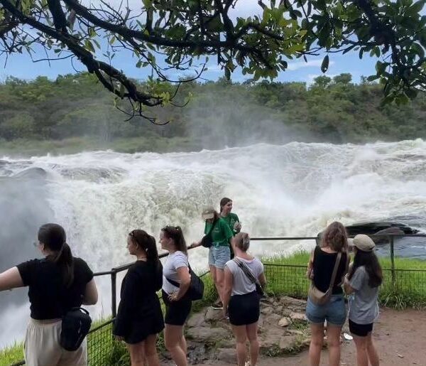 Uganda Group Discounted Tours to Murchison Falls National Park. Choose Group Safaris