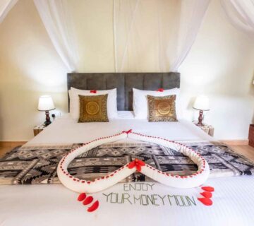 Gorilla Safari Honeymoon Lodges 360x320