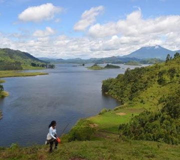 Lake Mutanda: The Volcano View Lake Most Travellers Drive Past