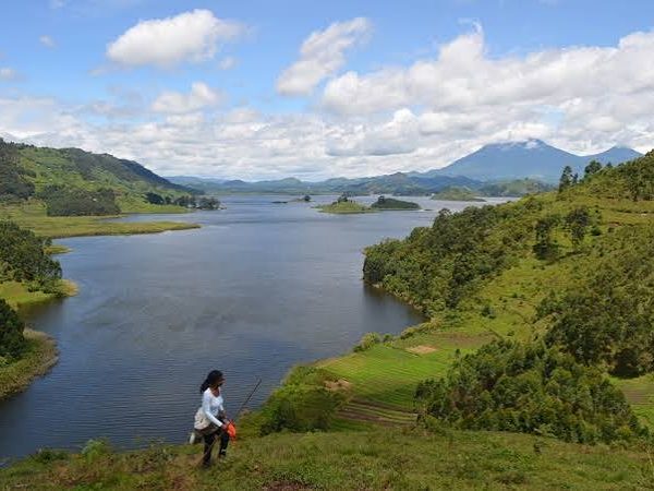Lake Mutanda: The Volcano View Lake Most Travellers Drive Past