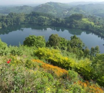 Lake Nkuruba and the Fort Portal Crater Lakes Circuit on Foot