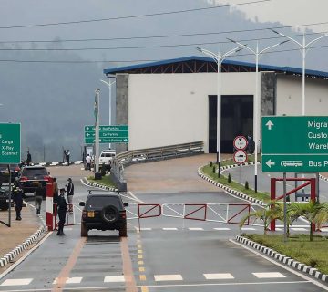 Crossing from Rwanda to Bwindi 360x320