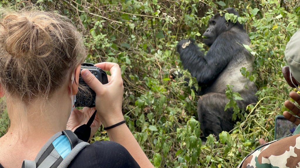 Gorilla Trekking Etiquette2