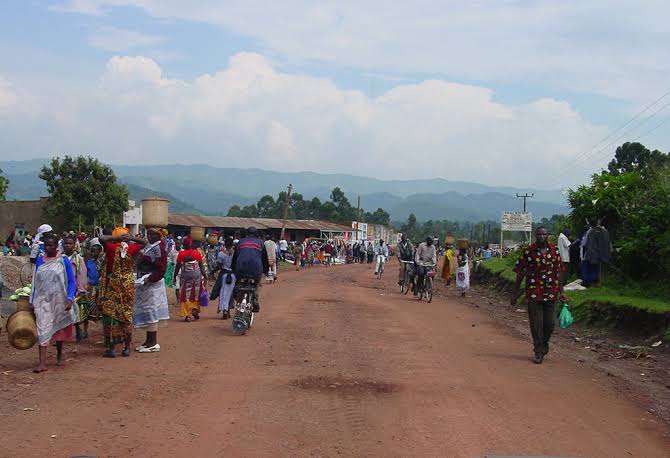 Kisoro Town Walks: Markets, Volcano Views and Twa Communities