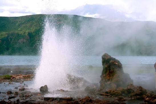 Lake Bogoria: Geysers, Hot Springs and Rift Valley Views